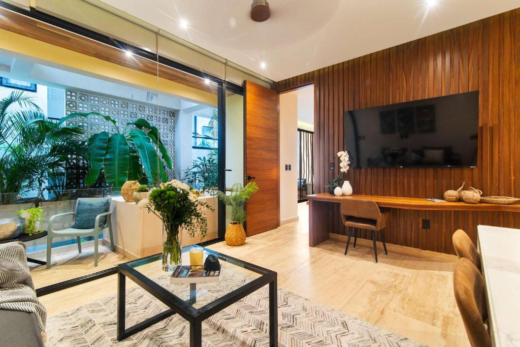 Stunning 2BR with Plunge Pool - Rooftop Sea Views — photo 1