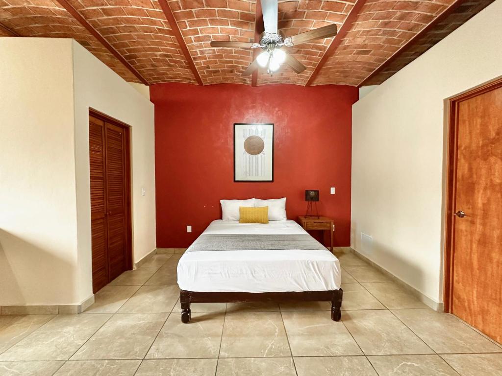 Tranquil Studio Suite with Outdoor Pool photo 2