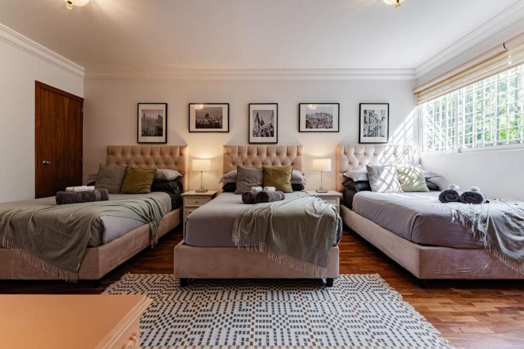 Large Group-Friendly Home with Stunning Rooftop photo 2