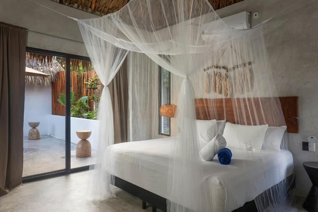7BR Dream Villa Pool Jacuzzi and Stylish Patio photo 2