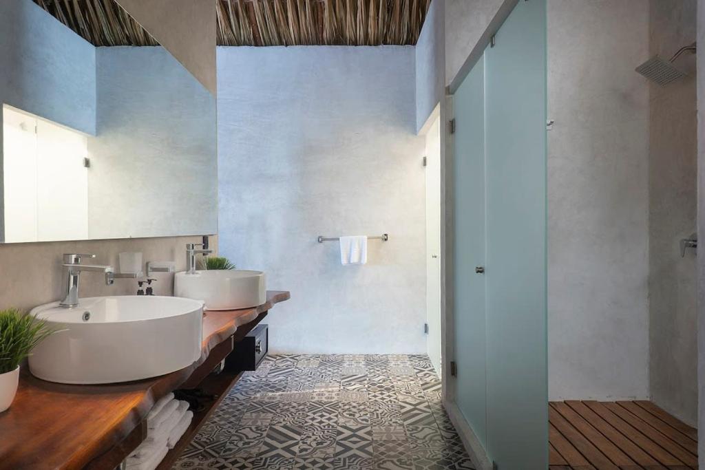 7BR Dream Villa Pool Jacuzzi and Stylish Patio photo 3