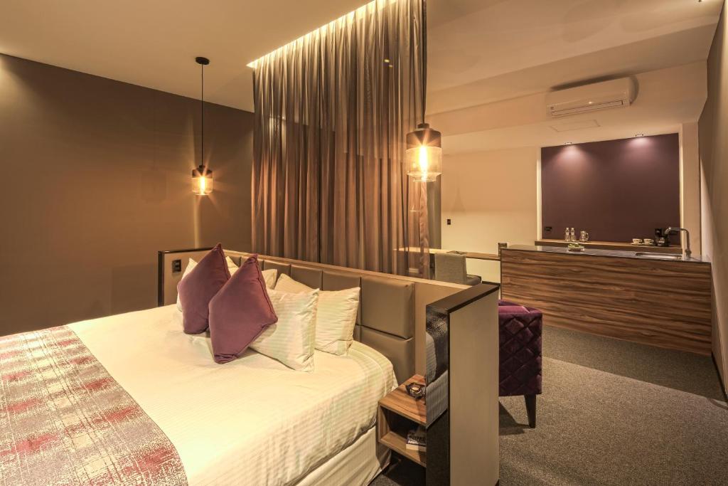 Kharma Suites photo 2