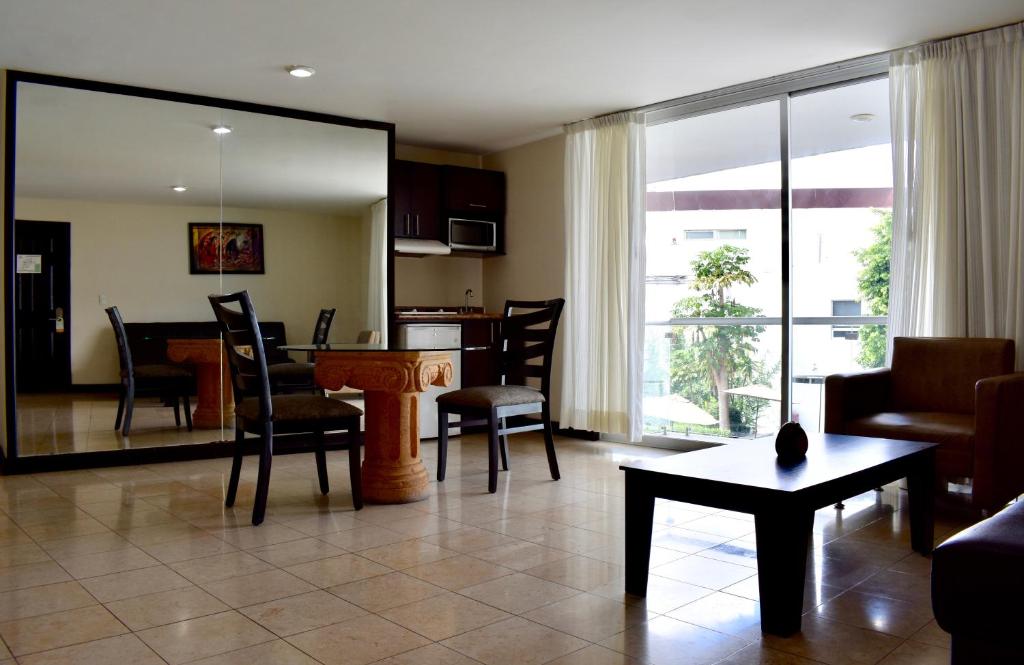 Country Hotel & Suites photo 3