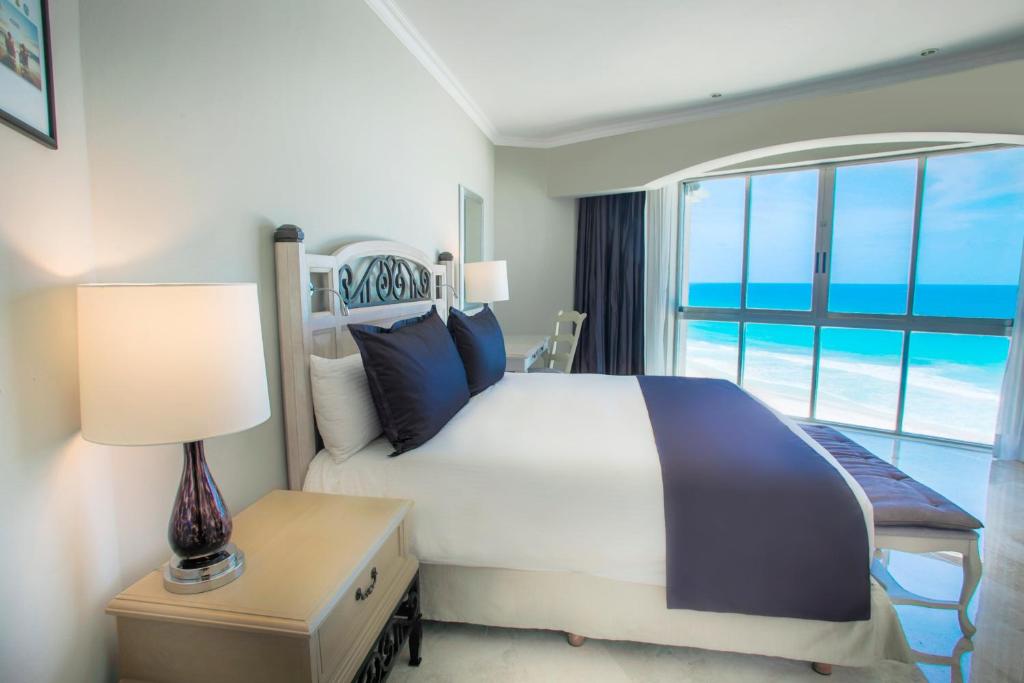 Sandos Cancún All Inclusive - Adults Only photo 2