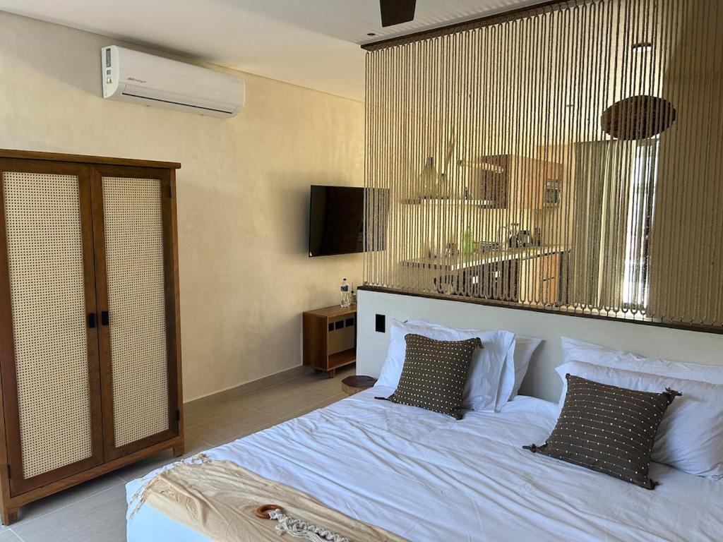 Your Ideal Retreat GF Oasis with Pool Access for 3 photo 2