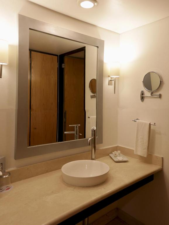 Hotel & Suites PF photo 2