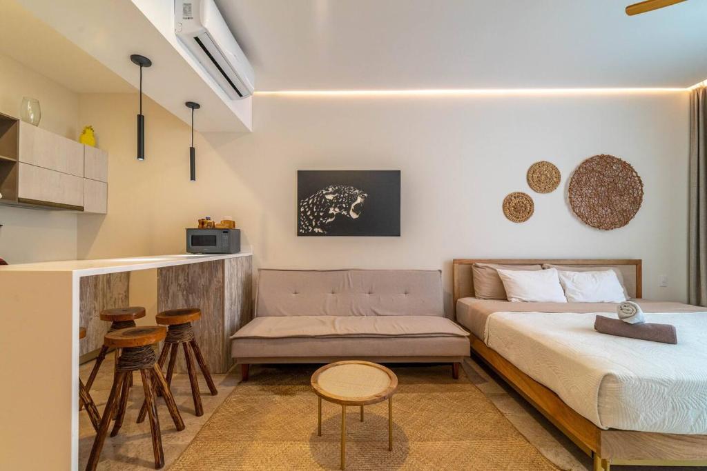 Stylish Boho Studio with Rooftop Pool photo 2