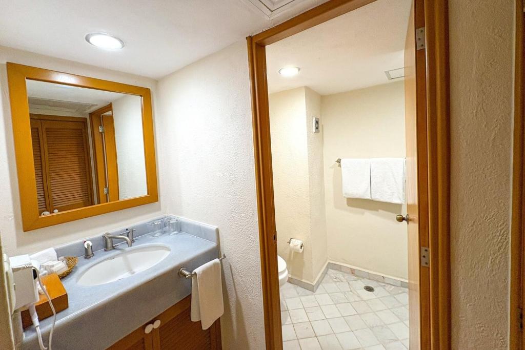 Ocean view and direct access to the beach! photo 3