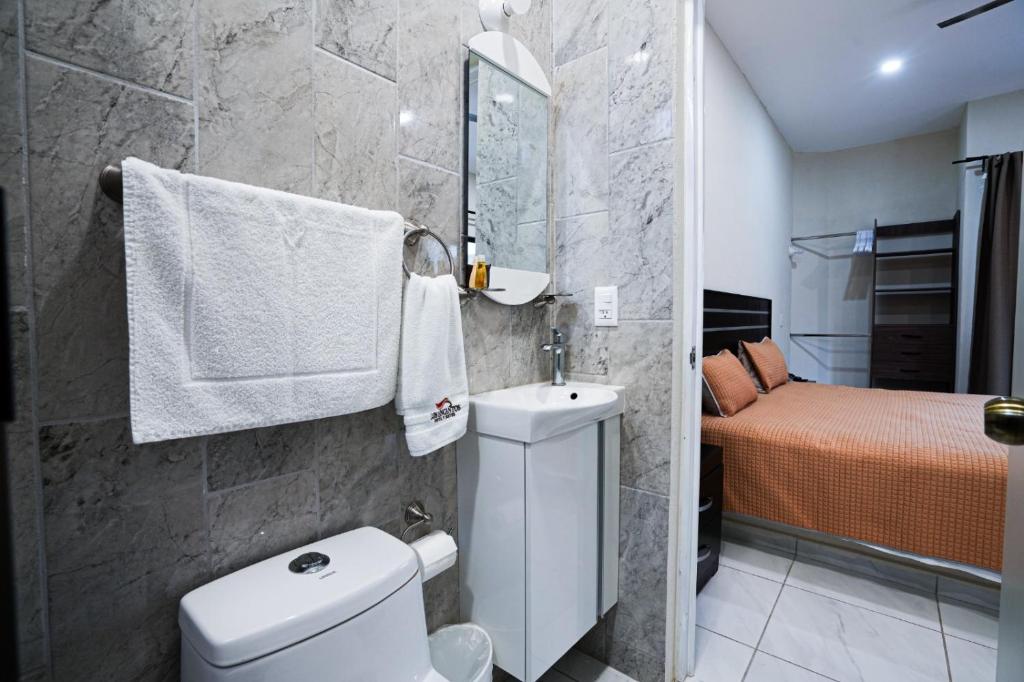 Hotel y Suites Los Encantos photo 3