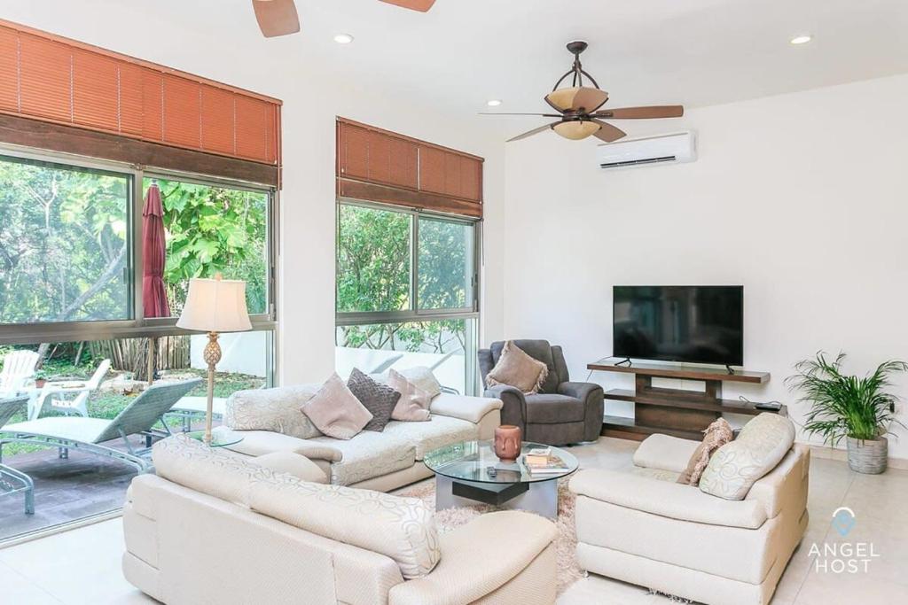 Villa with Private Pool & Large Garden in Playacar photo 3