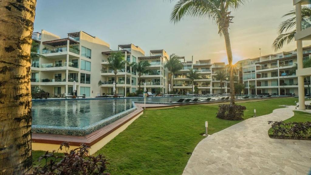 The Elements Oceanfront & Beachside Condo Hotel — photo 1