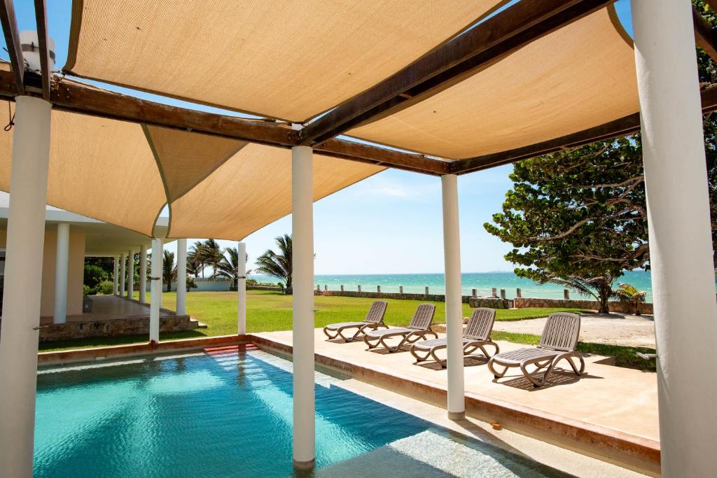 97985 Stunning beachfront Suites Wi-Fi East of Progreso — photo 1