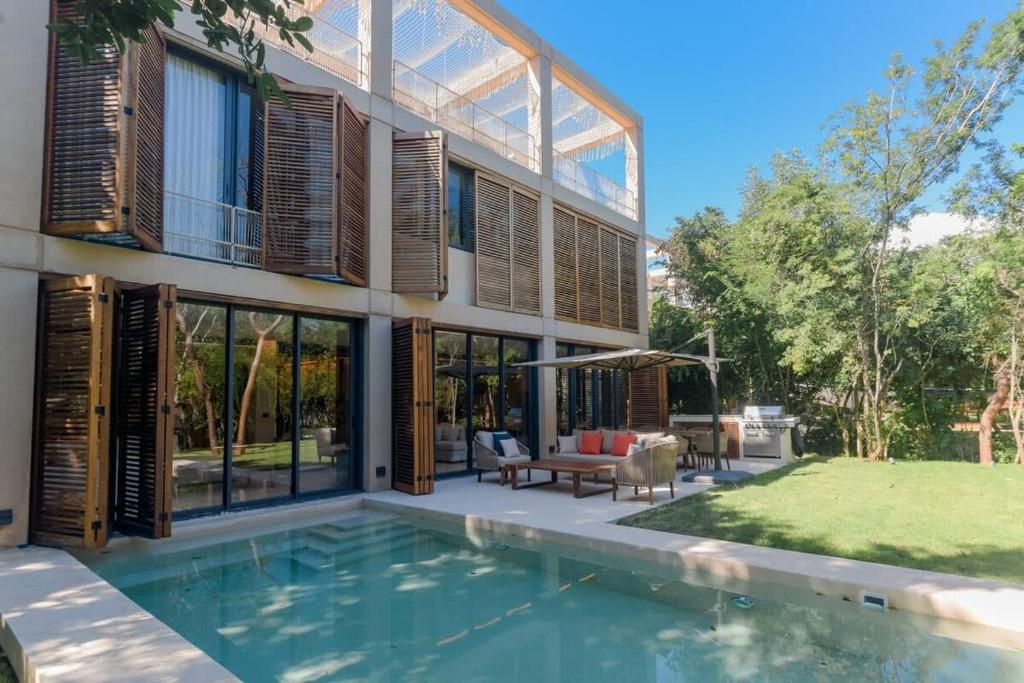 Stunning Villa Solana 6BR Golf Course Corasol — photo 1