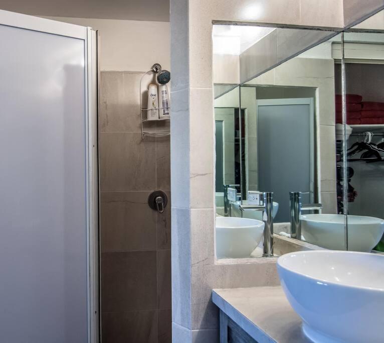 Sub- Penthouse Las Olas Surfers Paradise photo 3