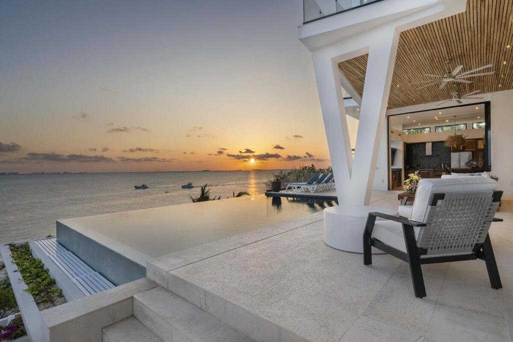 Spectacular New Oceanfront Villa Isla Mujeres — photo 1