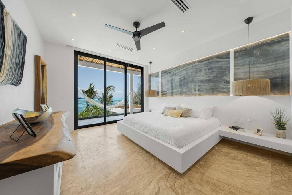 Spectacular New Oceanfront Villa Isla Mujeres photo 2