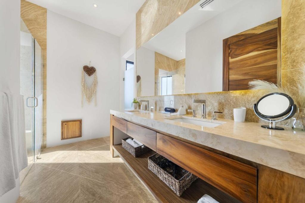 Spectacular New Oceanfront Villa Isla Mujeres photo 3