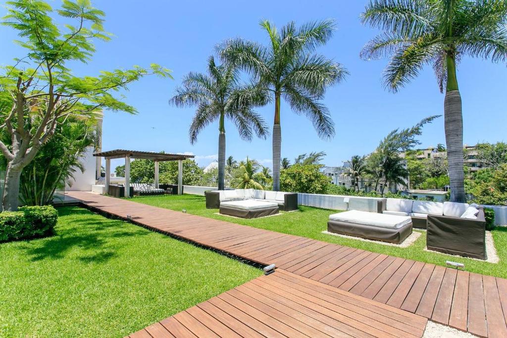 Spacious Magia Condo Steps to the beach & 5th Ave photo 3