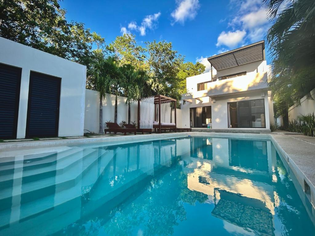 Stunning Villa in the heart of La Veleta — photo 1