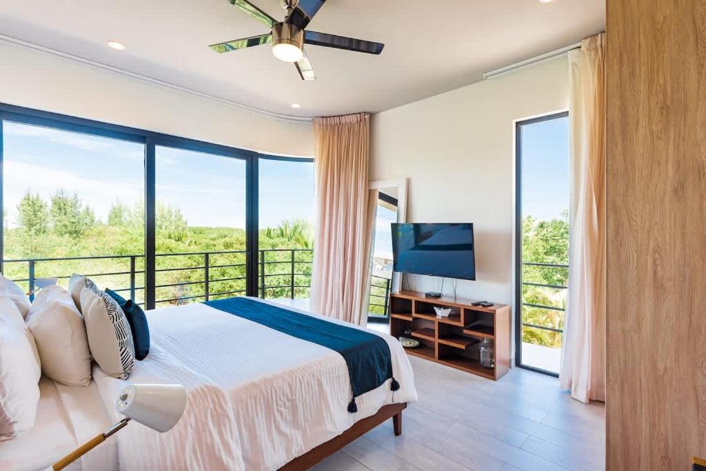 Tropical 2-Bedroom Mangrove View photo 3