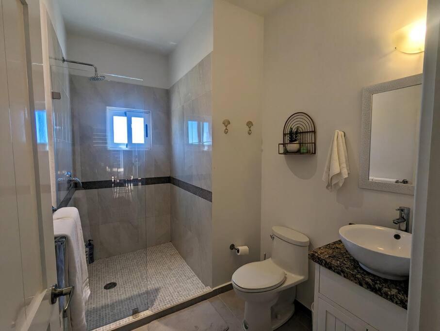 11C-Brand New Top Floor 2BR photo 3