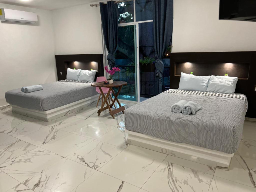 Hotel YA'AX HA' Bacalar photo 2