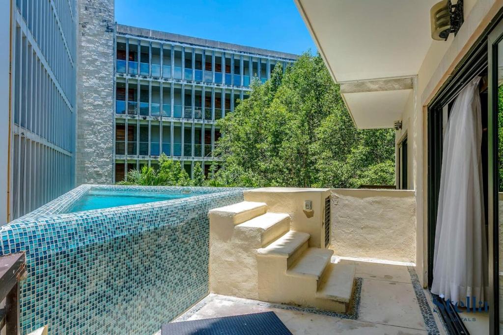 Top Beachfront Complex Private Patio & Shared Pool photo 2