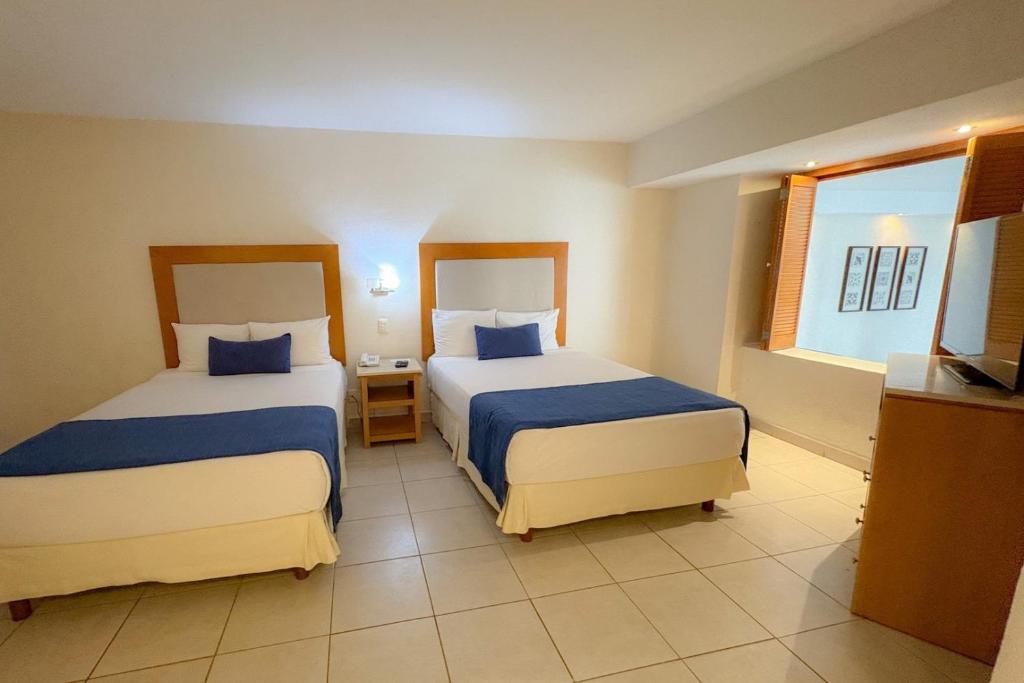 Comfort with partial ocean view & beach access! photo 2