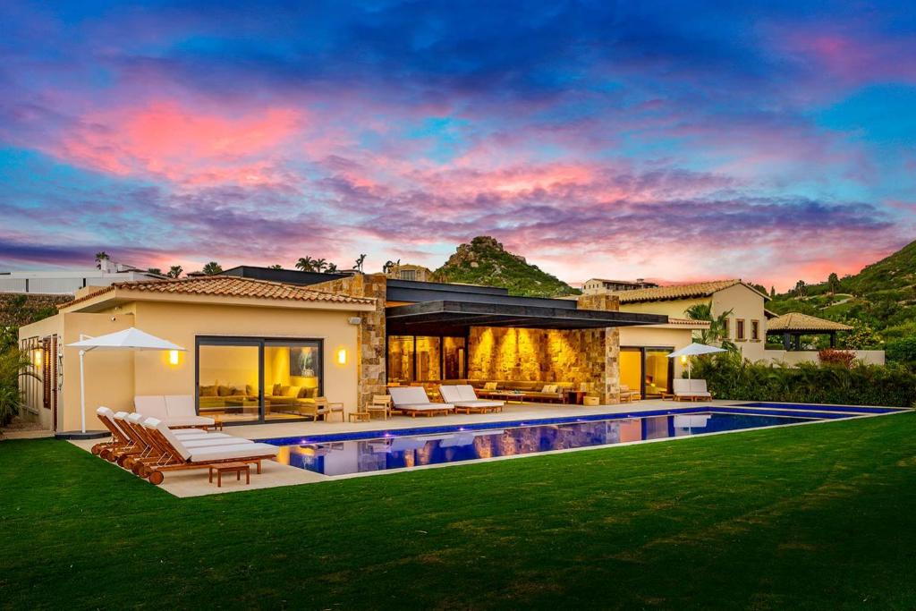 Stunning 11Bd Villa Fully Staffed — photo 1