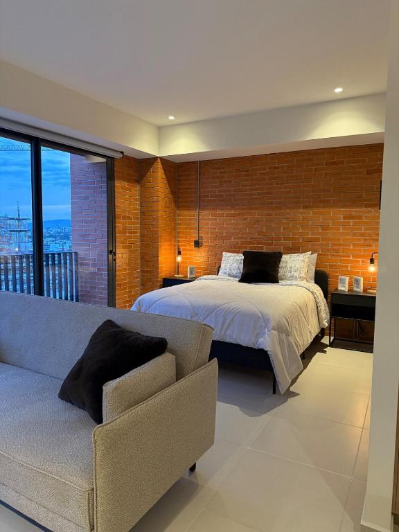 Stylish New Loft in Financial Zone and Downtown — photo 1
