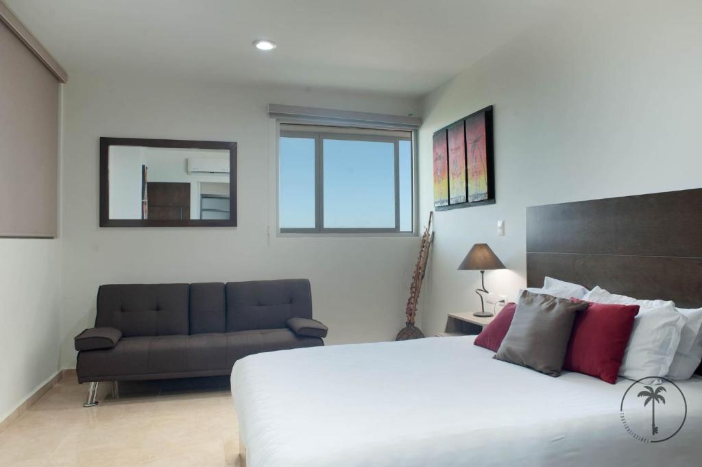 Spacious Apartment with Private Balcony & Ocean View - Brujas photo 2