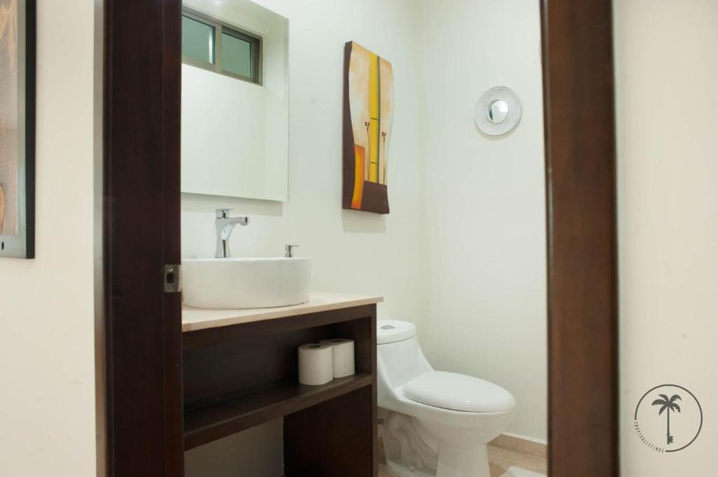 Spacious Apartment with Private Balcony & Ocean View - Brujas photo 3