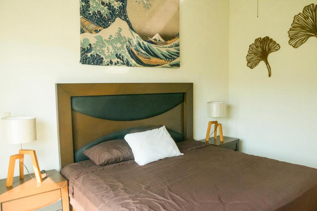 Tropical Getaway in Flamingos near Beach photo 2