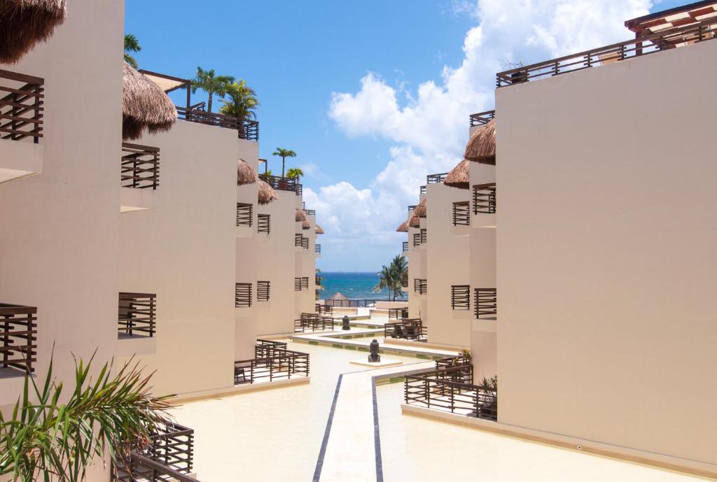 Aldea Thai Tropical Oasis Steps to the Beach photo 2