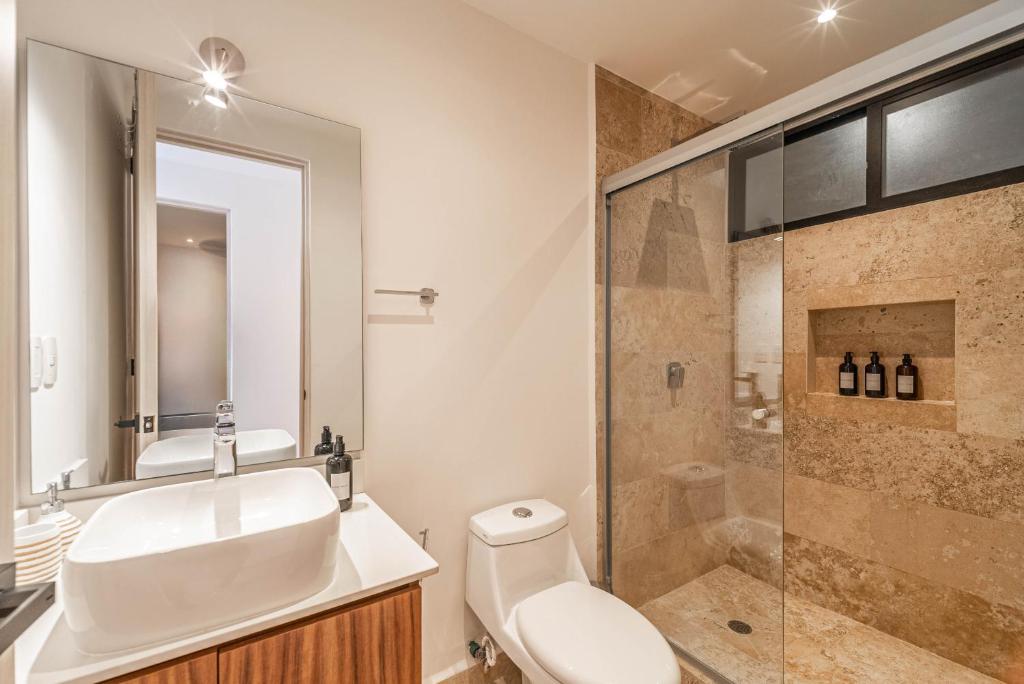 1 BD Suite with Private Balcony photo 3