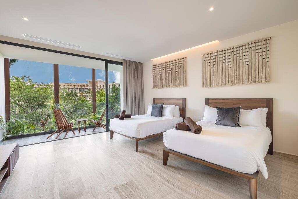 Stunning 2 bd Mistiq PH rooftop private pool photo 2