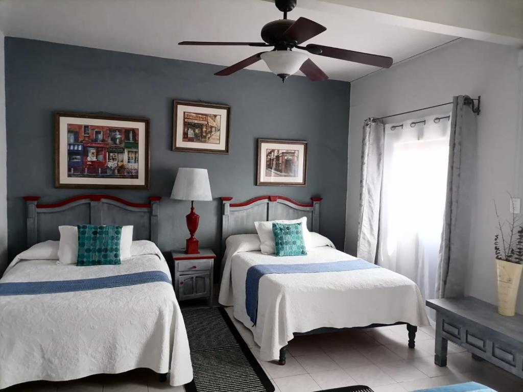 Hotel Santa Ana photo 2