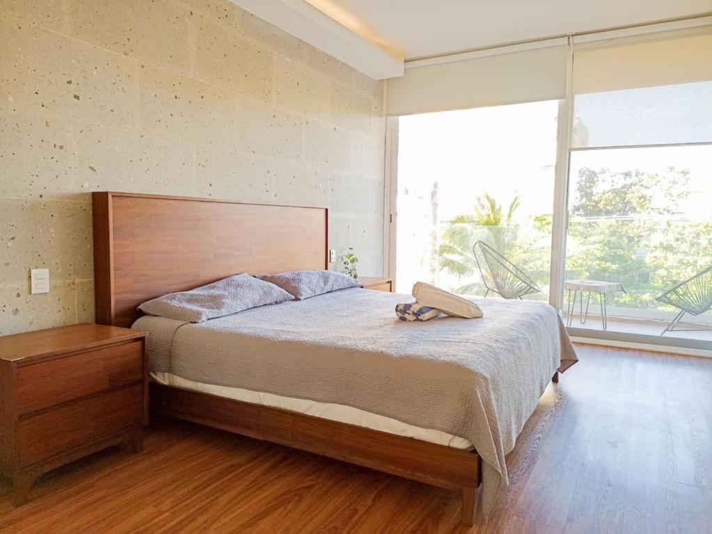 KUMARU - Wide Studio with Sunny Balcony Pool Gym Steps 2 Beach photo 2
