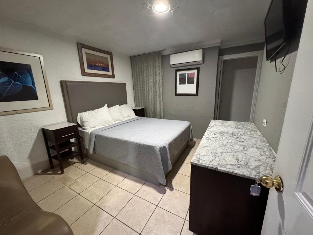 Hotel TJ Plaza photo 2