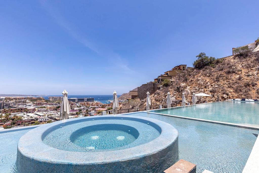 Stunning Ocean Views & Walk to Cabo Marina photo 2