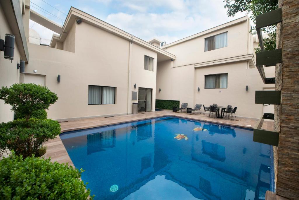 Antaris Valle photo 3