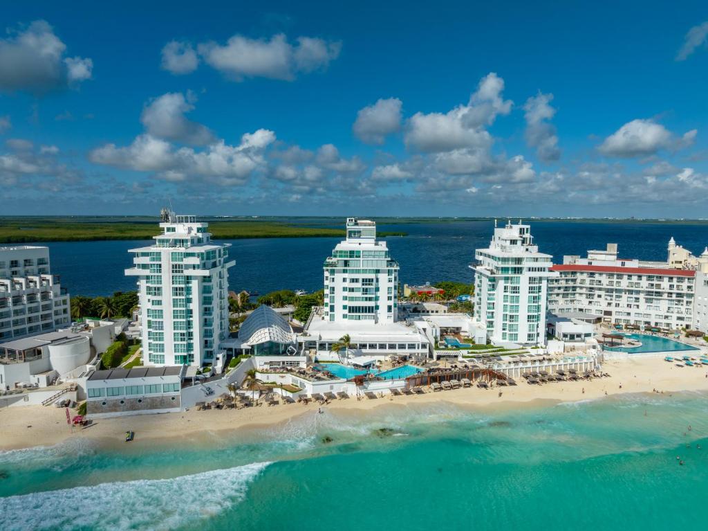 Beachfront Suite Deluxe -Best Ocean View photo 2