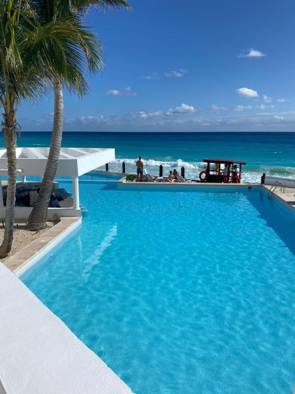 Beachfront Suite Deluxe -Best Ocean View photo 3