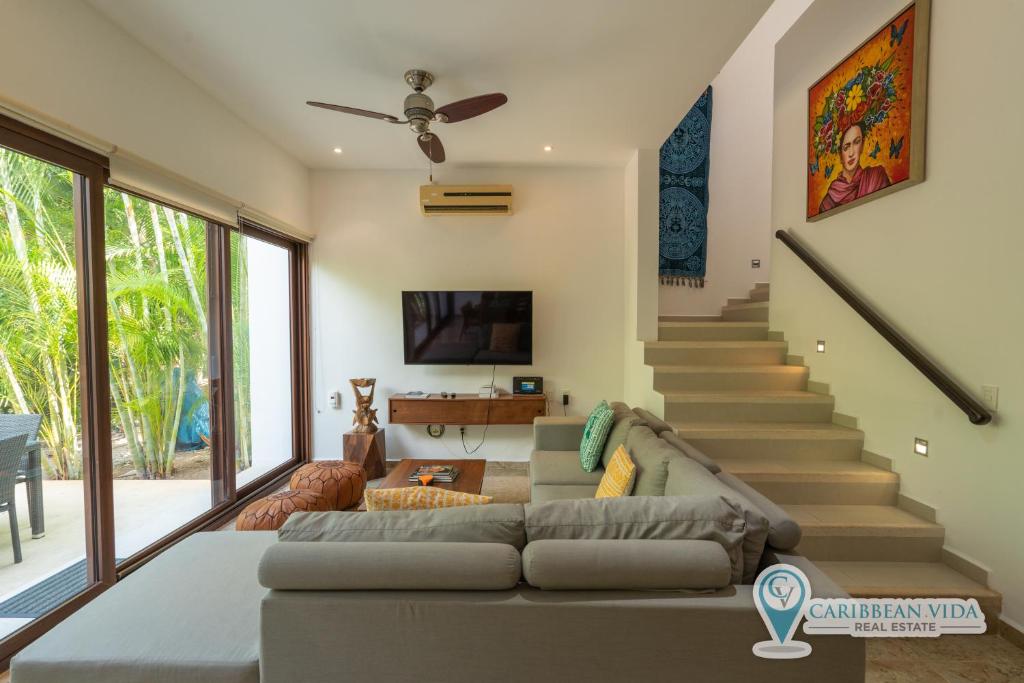 Townhome with private Rooftop & Jacuzzi - Beach across street — photo 1