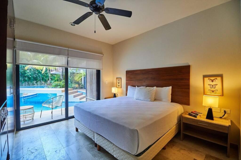 Zen Oasis Swim Up Condo Pool W Tiki Hut Bar + Gym photo 2
