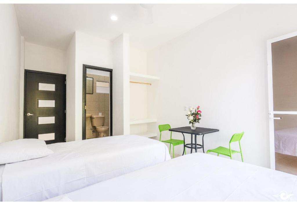 Standard room with two single beds for relaxed stay — photo 1