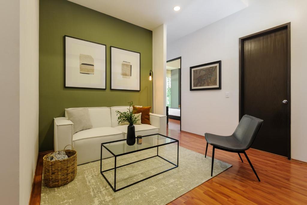 New! Stunning garden house 2 bdr Apt photo 3