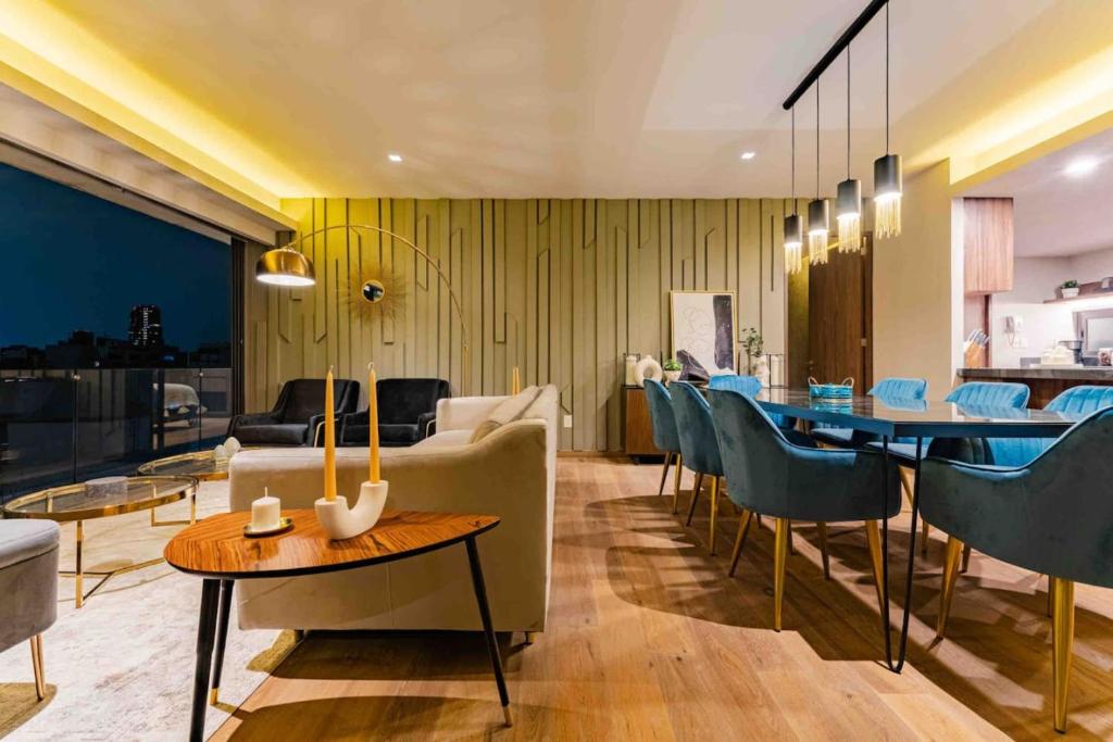 Stylish 3-Level Penthouse with Private Rooftop photo 3