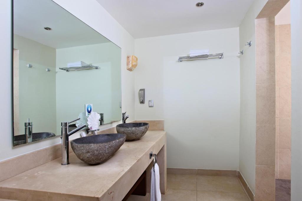 Sandos Caracol Nature Resort & Water Park All Inclusive photo 3