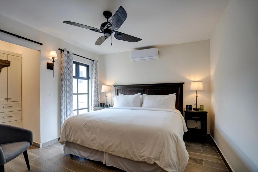 Santuario de la Paz - Newly Modern Renovated Apt photo 2